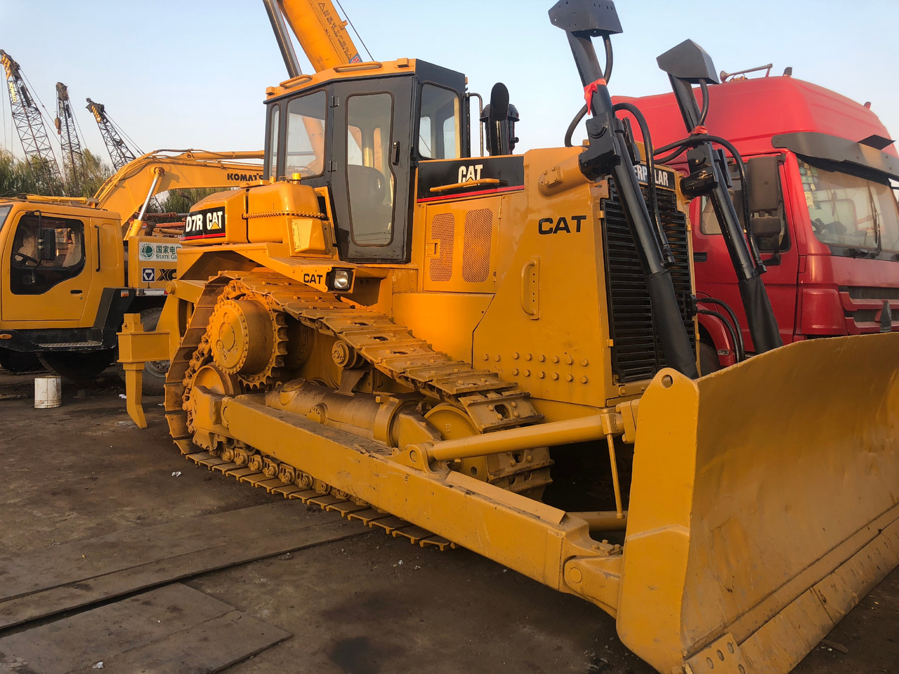 CATERPILLAR D7R - Bulldozer: foto 1 CATERPILLAR D7R - Bulldozer: foto 1