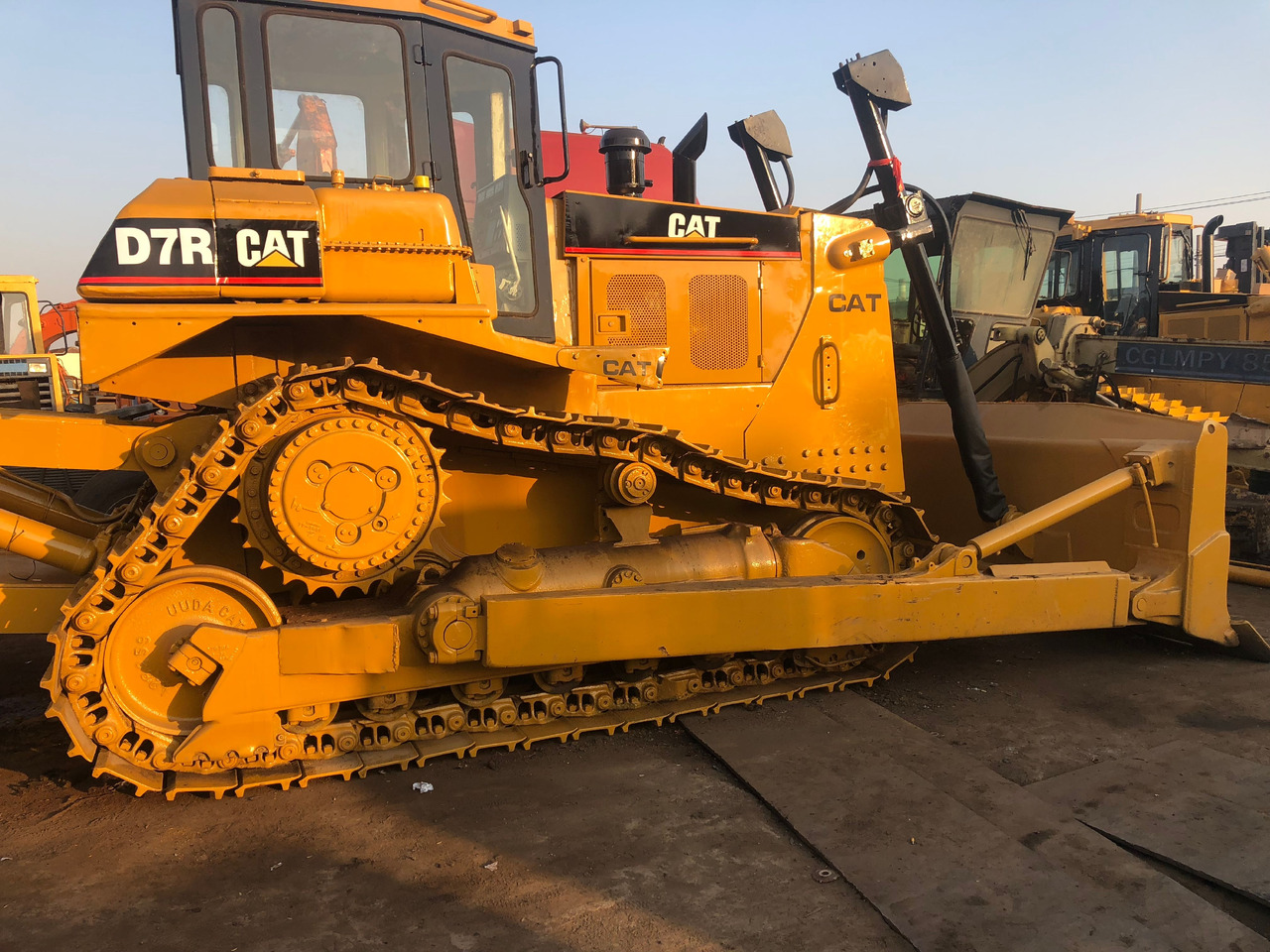 CATERPILLAR D7R - Bulldozer: foto 3 CATERPILLAR D7R - Bulldozer: foto 3