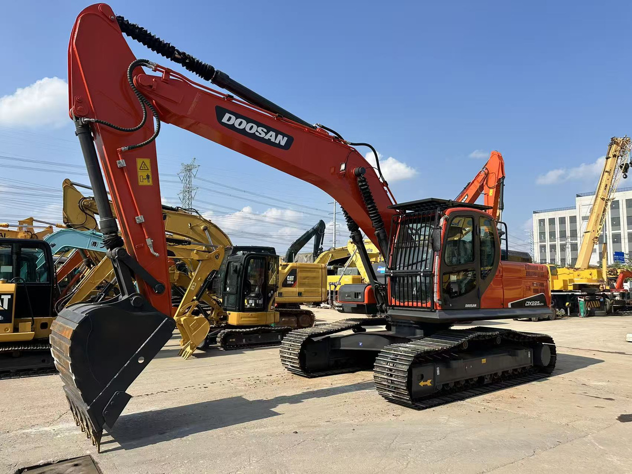 DOOSAN DX225LCA - Excavadora de cadenas: foto 1 DOOSAN DX225LCA - Excavadora de cadenas: foto 1