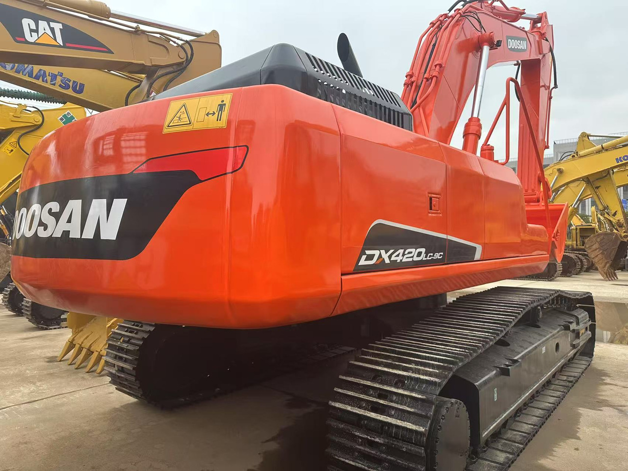 DOOSAN DX420LC-9C - Excavadora de cadenas: foto 1 DOOSAN DX420LC-9C - Excavadora de cadenas: foto 1