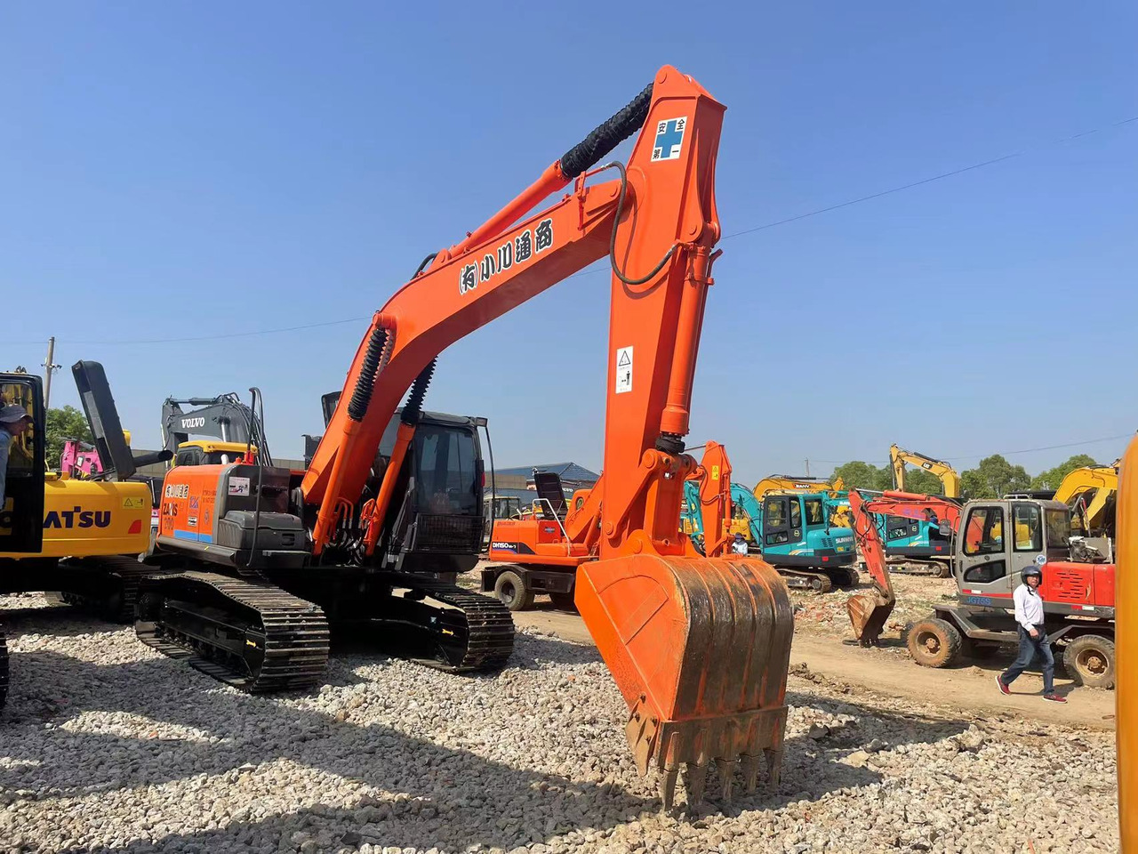HITACHI ZX200-3 - Excavadora de cadenas: foto 2 HITACHI ZX200-3 - Excavadora de cadenas: foto 2