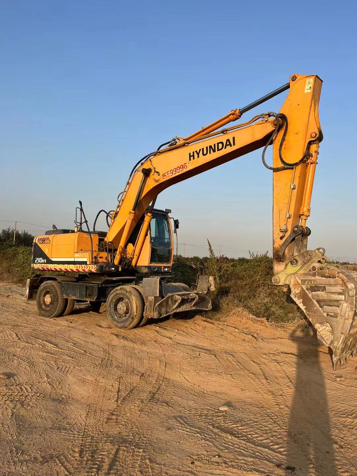 HYUNDAI R210W-9 - Excavadora de ruedas: foto 4 HYUNDAI R210W-9 - Excavadora de ruedas: foto 4