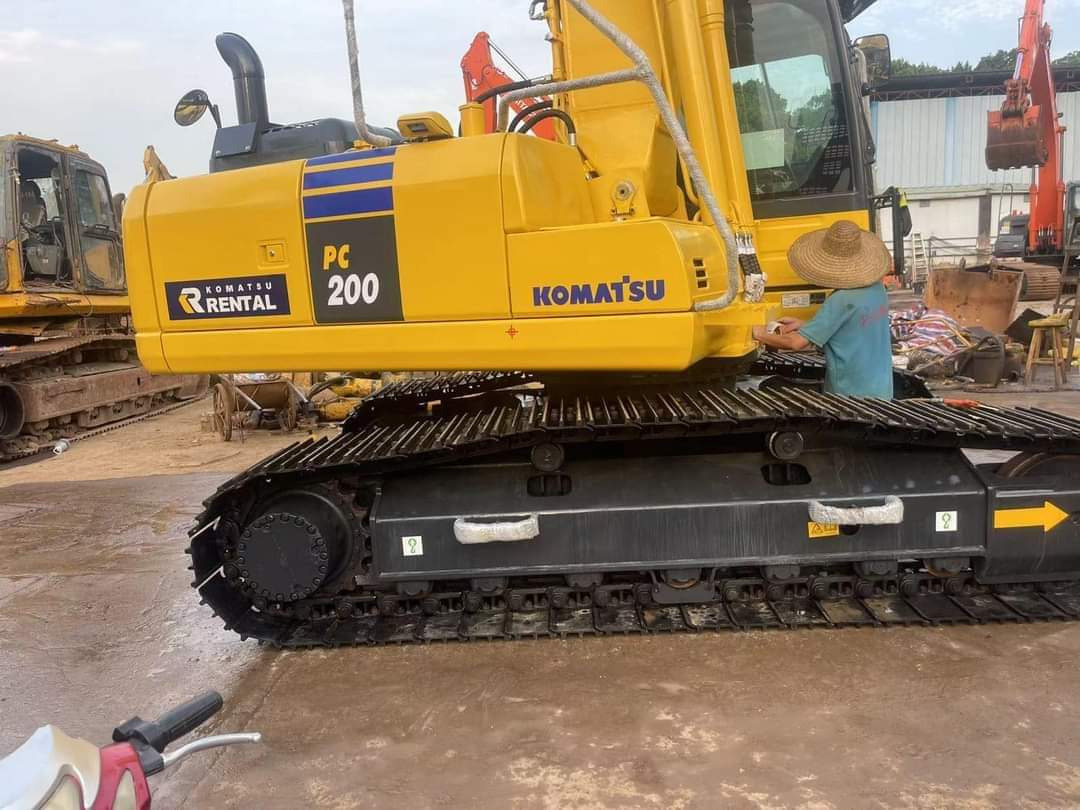 KOMATSU PC200-8 - Excavadora de cadenas: foto 4 KOMATSU PC200-8 - Excavadora de cadenas: foto 4