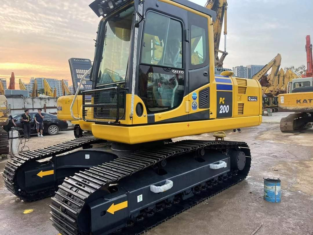 KOMATSU PC200-8 - Excavadora de cadenas: foto 3 KOMATSU PC200-8 - Excavadora de cadenas: foto 3