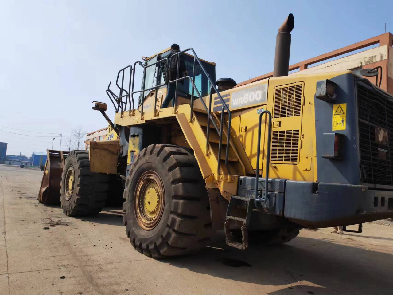 KOMATSU WA600-6 - Cargadora de ruedas: foto 2 KOMATSU WA600-6 - Cargadora de ruedas: foto 2