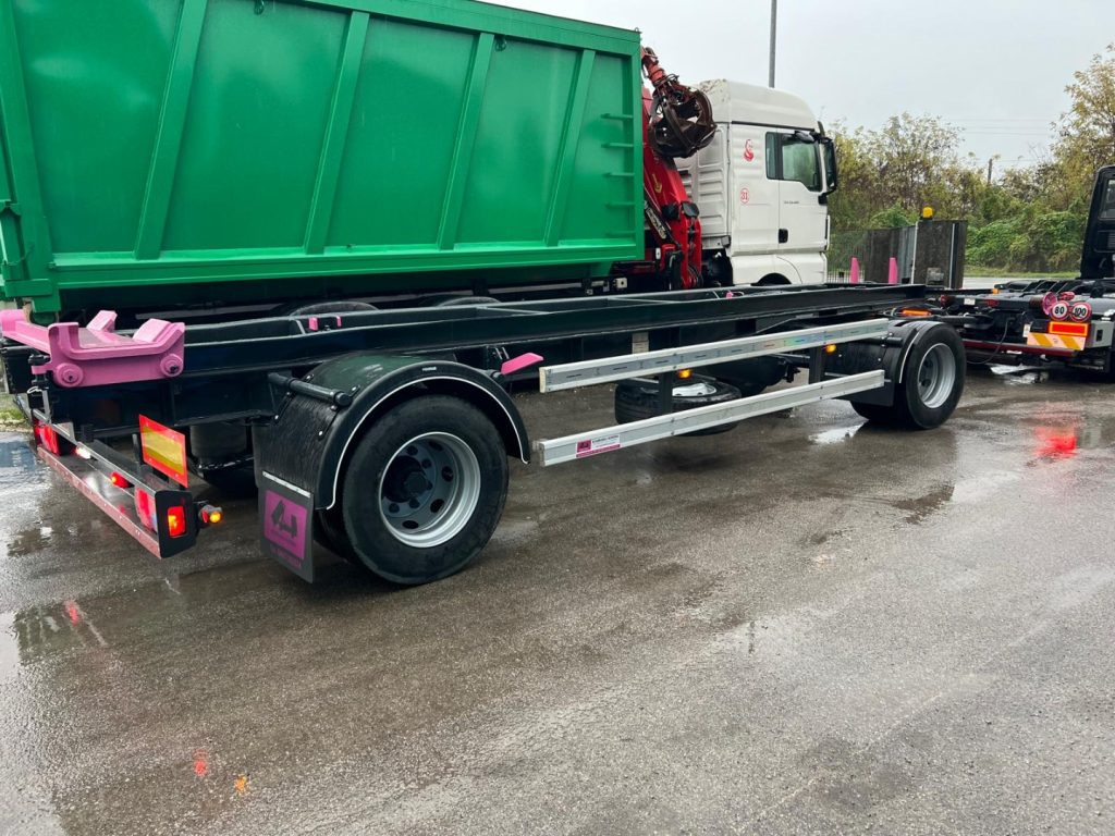 ATLAS RIMORCHIO ATLAS SCARRABILE - Remolque multilift/ Portacontenedores de cadenas: foto 4 ATLAS RIMORCHIO ATLAS SCARRABILE - Remolque multilift/ Portacontenedores de cadenas: foto 4