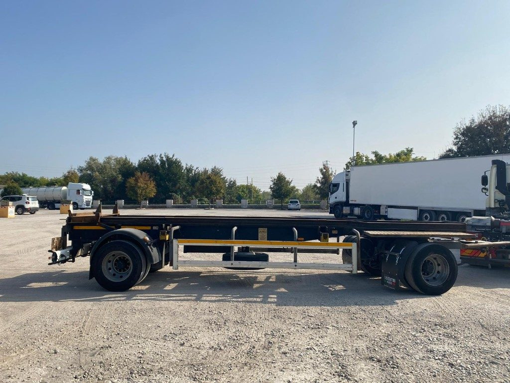 CARDI RIMORCHIO CARDI SCARRABILE PNEUMATICO - Remolque multilift/ Portacontenedores de cadenas: foto 4 CARDI RIMORCHIO CARDI SCARRABILE PNEUMATICO - Remolque multilift/ Portacontenedores de cadenas: foto 4