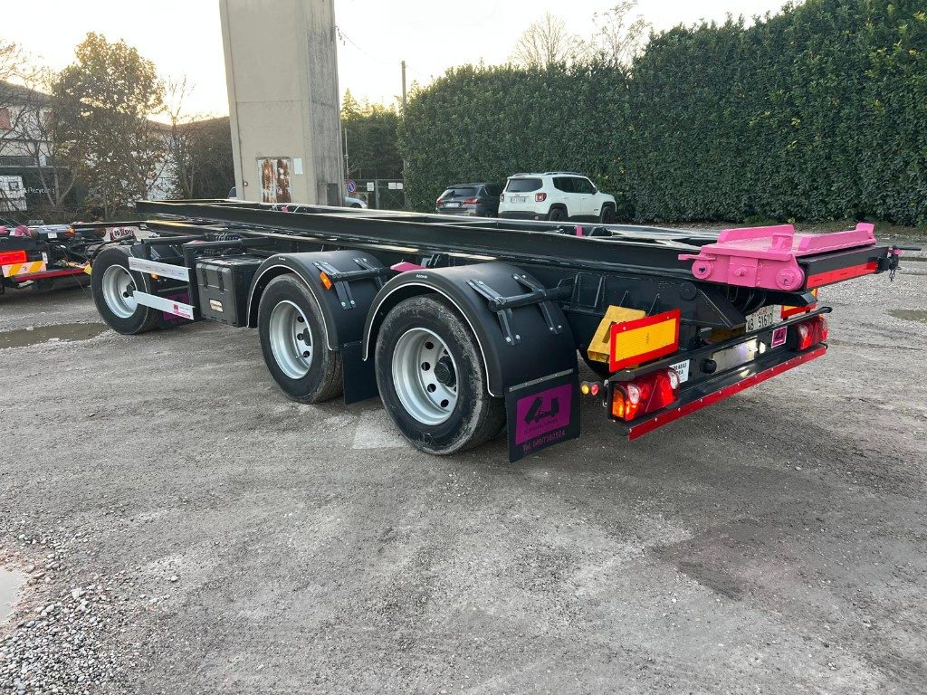 CARDI RIMORCHIO CARDI SCARRABILE RIBALTABILE - Remolque multilift/ Portacontenedores de cadenas: foto 2 CARDI RIMORCHIO CARDI SCARRABILE RIBALTABILE - Remolque multilift/ Portacontenedores de cadenas: foto 2