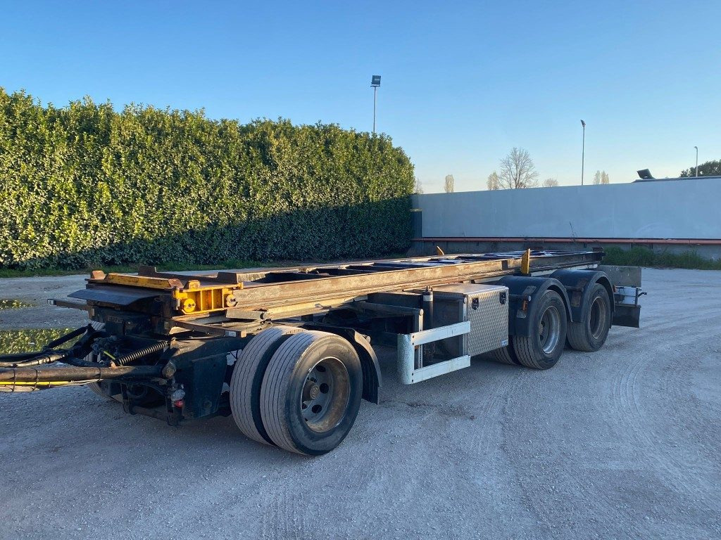 CARDI RIMORCHIO CARDI SCARRABILE RIBALTABILE PNEUMATICO - Remolque multilift/ Portacontenedores de cadenas: foto 2 CARDI RIMORCHIO CARDI SCARRABILE RIBALTABILE PNEUMATICO - Remolque multilift/ Portacontenedores de cadenas: foto 2