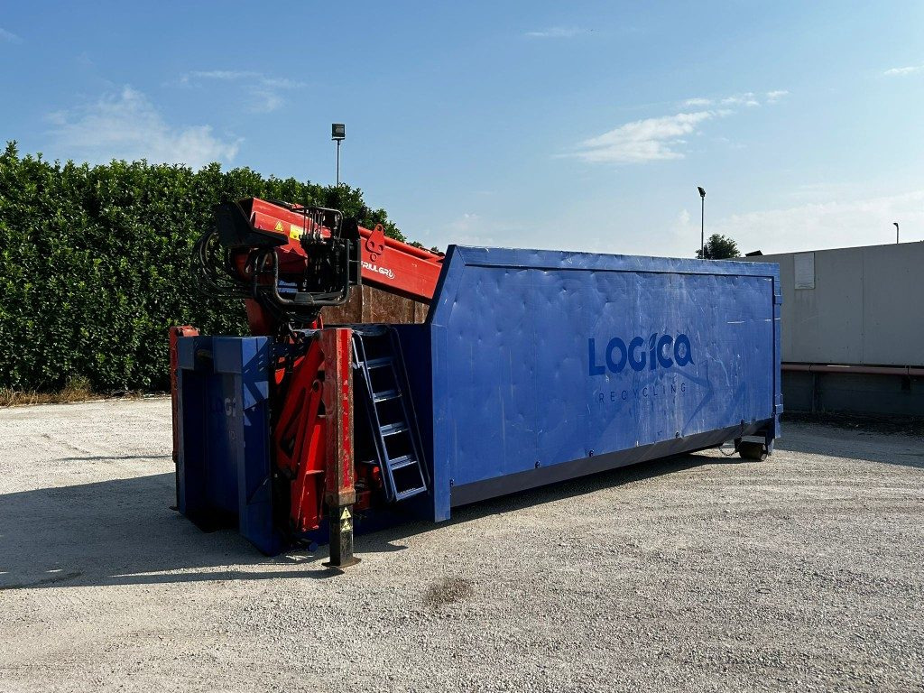 CONTAINER SCARRABILE USATO A CIELO APERTO + GRU - Contenedor de gancho: foto 1 CONTAINER SCARRABILE USATO A CIELO APERTO + GRU - Contenedor de gancho: foto 1