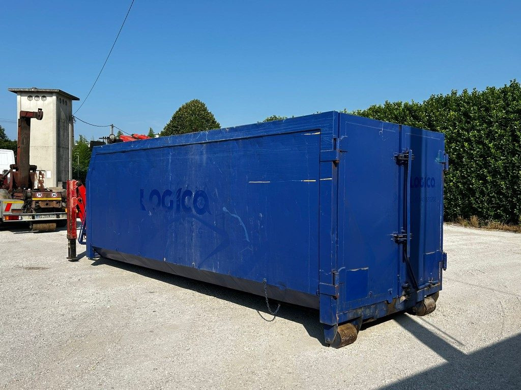 CONTAINER SCARRABILE USATO A CIELO APERTO + GRU - Contenedor de gancho: foto 3 CONTAINER SCARRABILE USATO A CIELO APERTO + GRU - Contenedor de gancho: foto 3