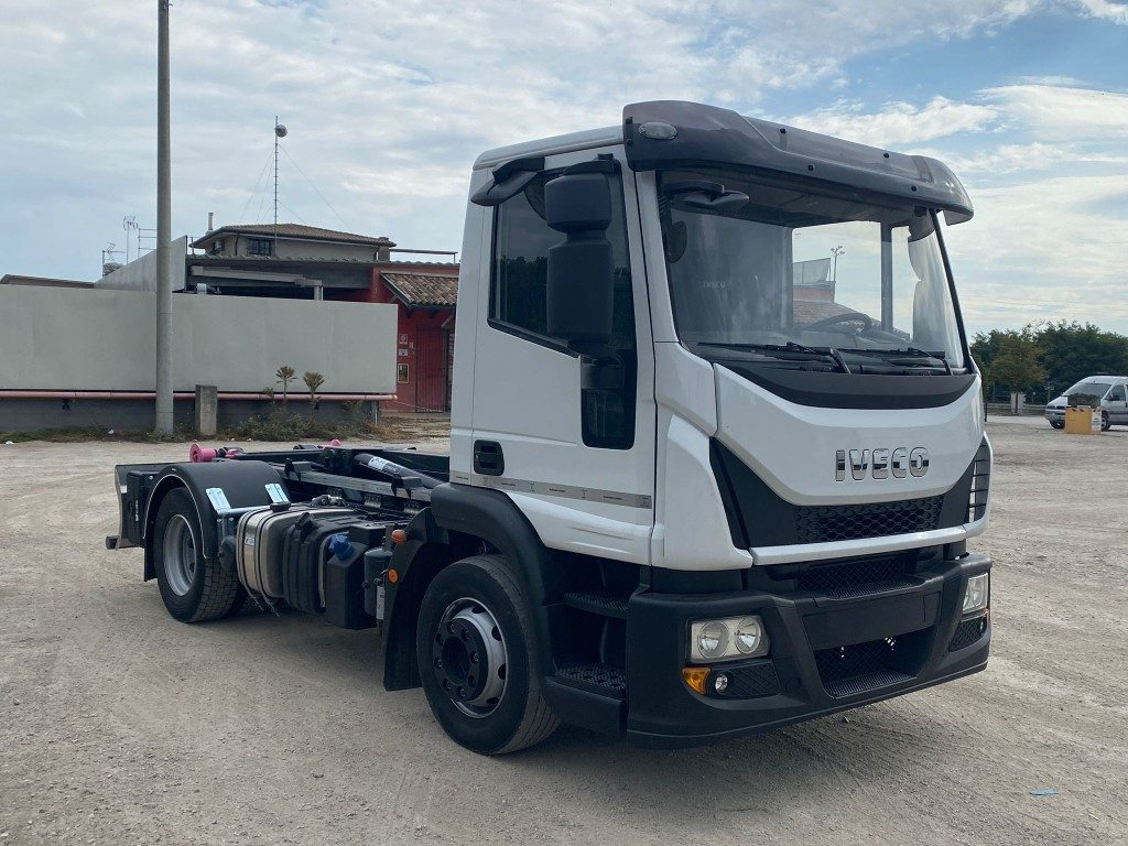 IVECO EUROCARGO 120E25 SCARRABILE - Camión multibasculante: foto 2 IVECO EUROCARGO 120E25 SCARRABILE - Camión multibasculante: foto 2