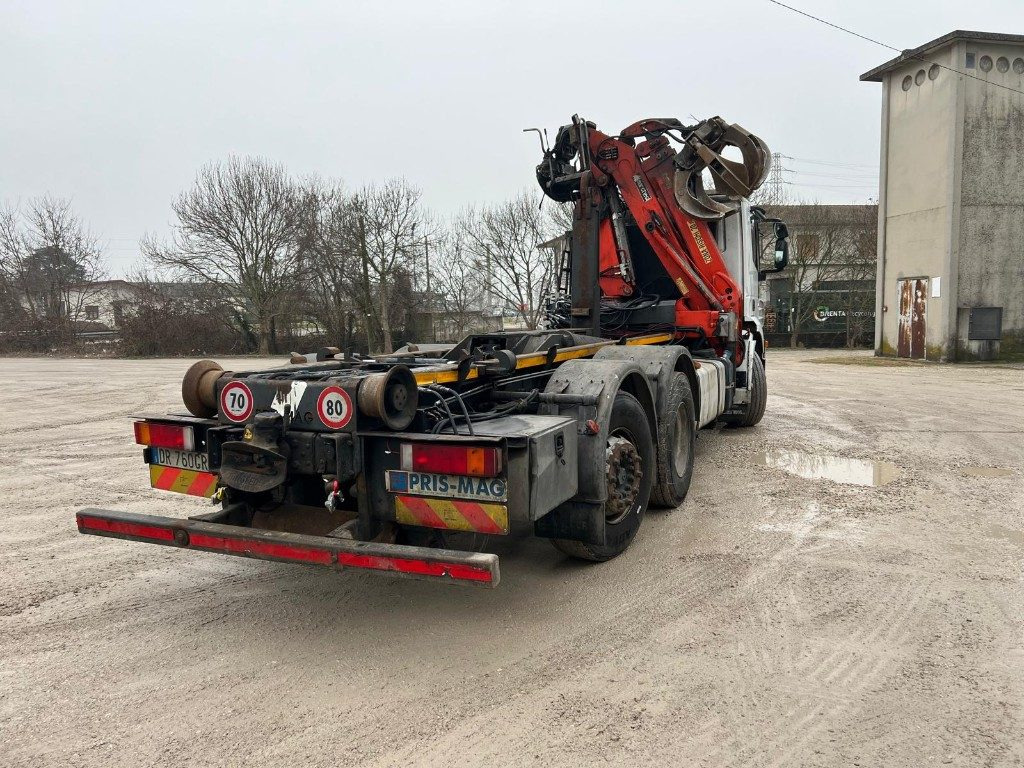 IVECO STRALIS 260S42 SCARRABILE USATO CON GRU - Camión multibasculante: foto 5 IVECO STRALIS 260S42 SCARRABILE USATO CON GRU - Camión multibasculante: foto 5