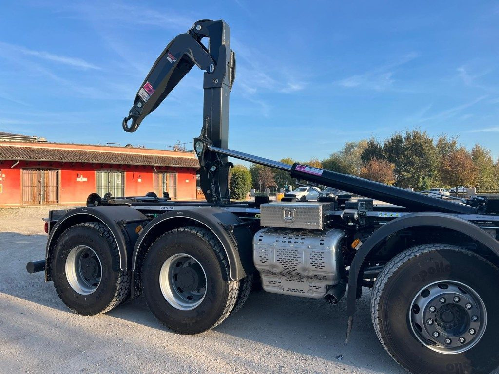Camión multibasculante IVECO TRAKKER T-WAY AD500 NUOVO SCARRABILE: foto 6