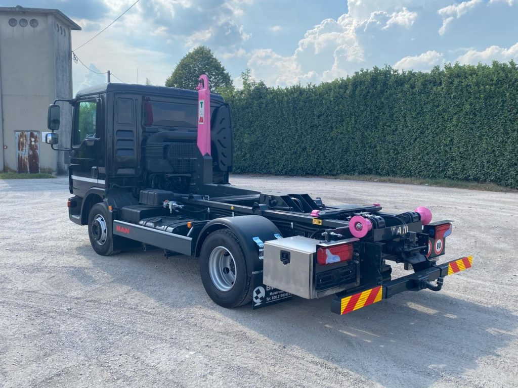 MAN TGL 12.220 CON SCARRABILE NUOVO - Camión multibasculante: foto 5 MAN TGL 12.220 CON SCARRABILE NUOVO - Camión multibasculante: foto 5