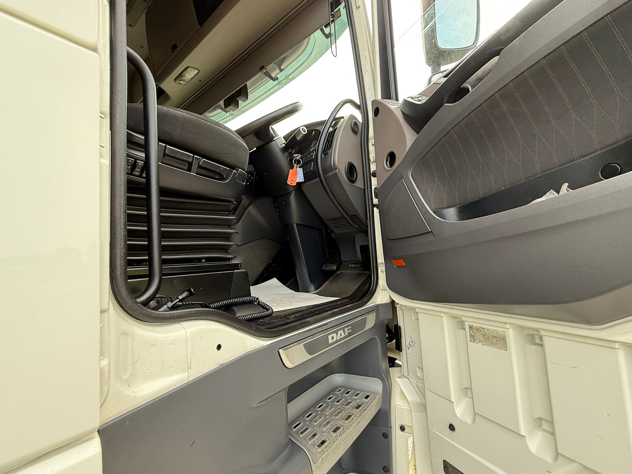 Leasing de DAF XF 105 480 RHD DAF XF 105 480 RHD: foto 21