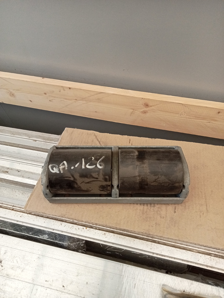 Trouillet BUTOIR HORIZONTAL BUT ROLL 2 ROULEAUX LG:130 - Carrocería y exterior: foto 1 Trouillet BUTOIR HORIZONTAL BUT ROLL 2 ROULEAUX LG:130 - Carrocería y exterior: foto 1