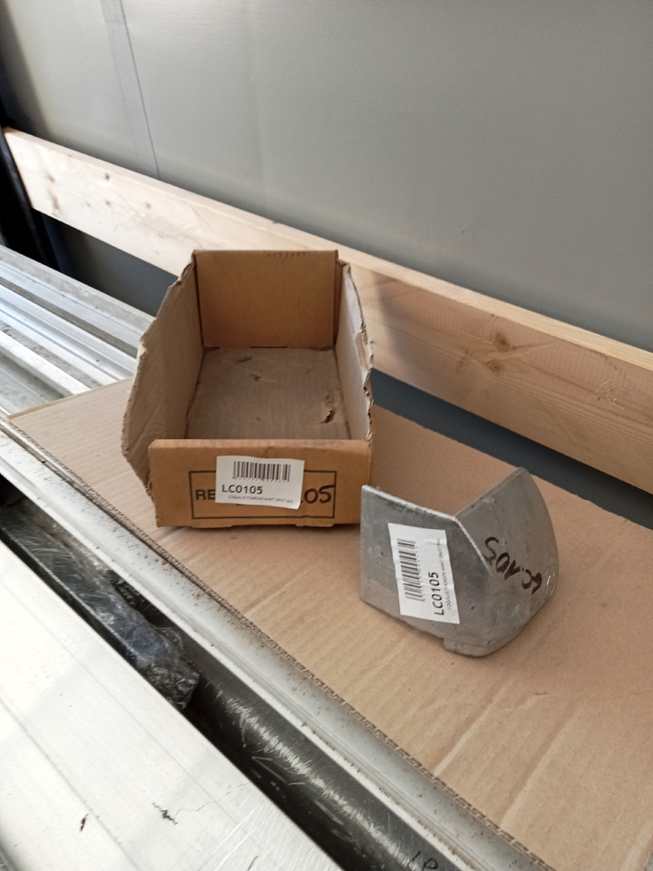 Trouillet COQUILLE FOURGON AVANT DROIT BAS - Carrocería y exterior: foto 1 Trouillet COQUILLE FOURGON AVANT DROIT BAS - Carrocería y exterior: foto 1