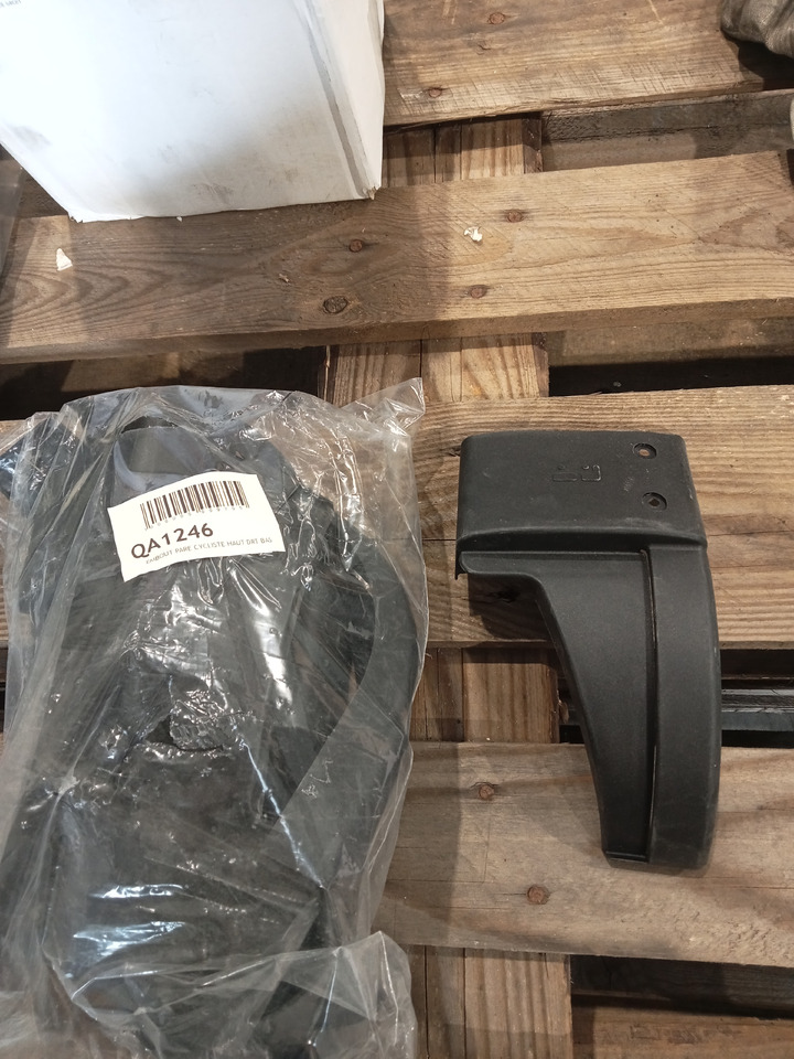 Trouillet EMBOUT PARE CYCLSTE HAUT GHE- BAS DROIT + GAUCHE - Carrocería y exterior: foto 2 Trouillet EMBOUT PARE CYCLSTE HAUT GHE- BAS DROIT + GAUCHE - Carrocería y exterior: foto 2