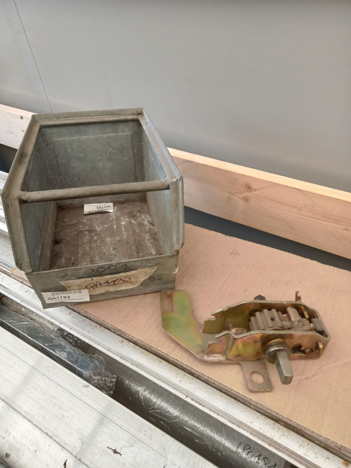 Trouillet TENDEUR BACHE PORTEUR DROIT - Carrocería y exterior: foto 1 Trouillet TENDEUR BACHE PORTEUR DROIT - Carrocería y exterior: foto 1