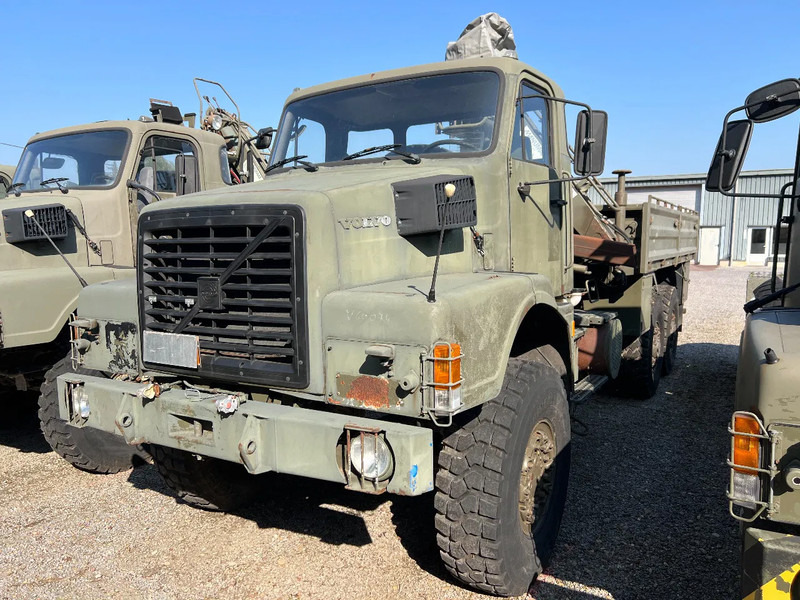 Volvo N 10 6X6 - FASSI 8TM CRANE (4x in stock) - Camión, Camión grúa: foto 2 Volvo N 10 6X6 - FASSI 8TM CRANE (4x in stock) - Camión, Camión grúa: foto 2