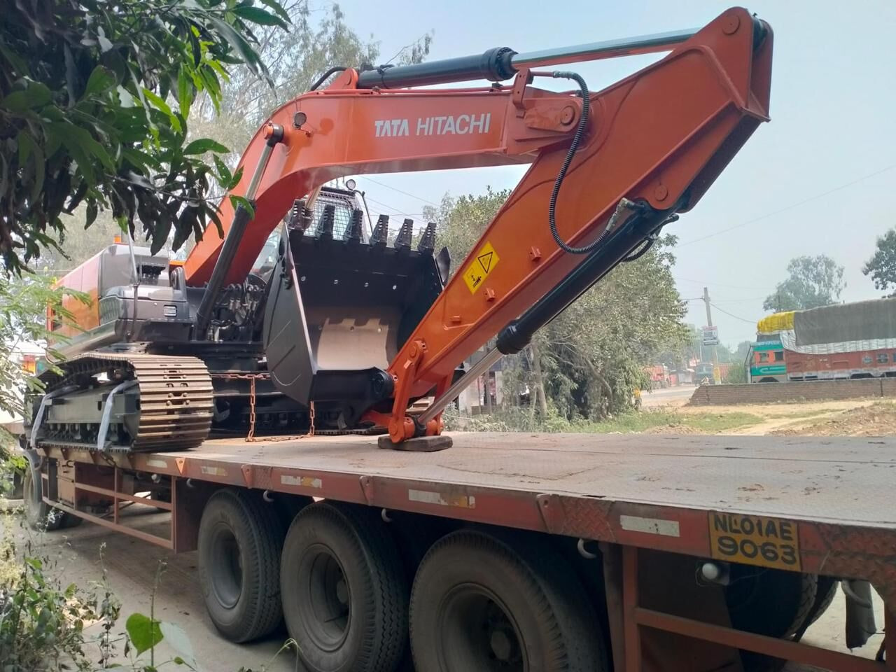 New Hitachi ZX220 LC tracked excavator - Excavadora de cadenas: foto 2 New Hitachi ZX220 LC tracked excavator - Excavadora de cadenas: foto 2