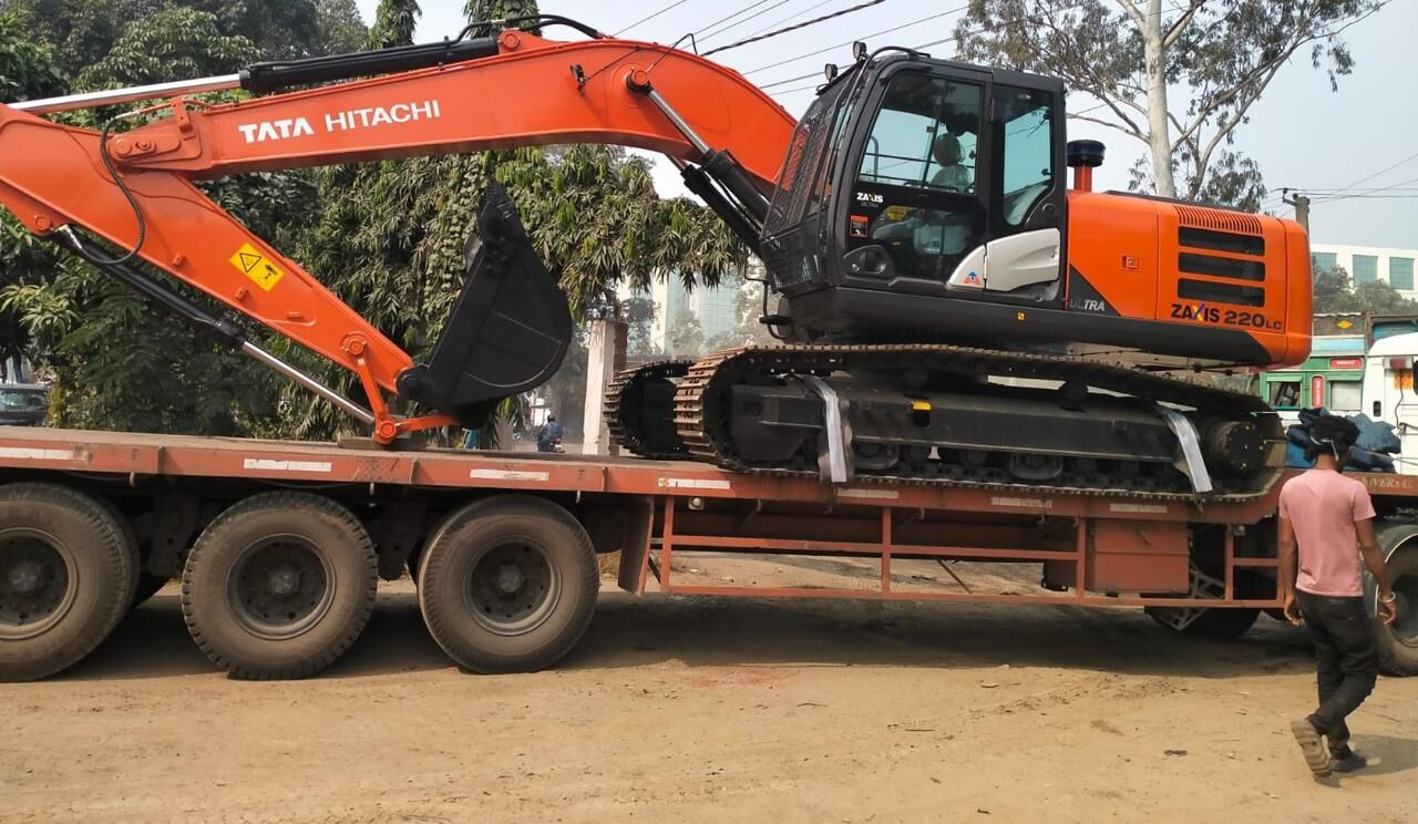 New Hitachi ZX220 LC tracked excavator - Excavadora de cadenas: foto 4 New Hitachi ZX220 LC tracked excavator - Excavadora de cadenas: foto 4