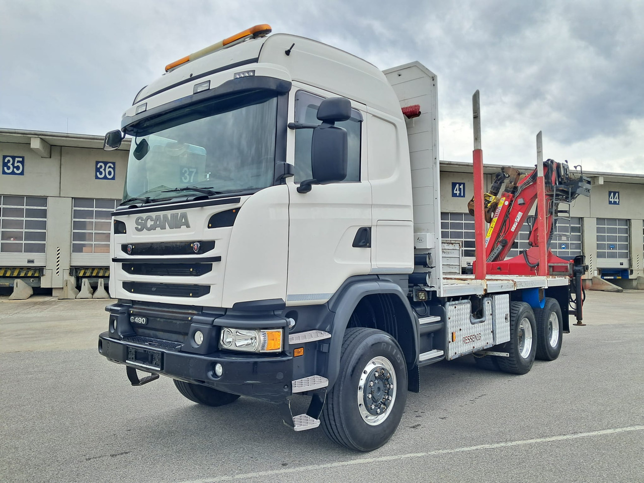 SCANIA G 490 6x6 Blatt-Blatt | Klima | Schaltgetriebe | Euro 6 | Penz-Kran 12Z | - Camión forestal, Camión grúa: foto 2 SCANIA G 490 6x6 Blatt-Blatt | Klima | Schaltgetriebe | Euro 6 | Penz-Kran 12Z | - Camión forestal, Camión grúa: foto 2