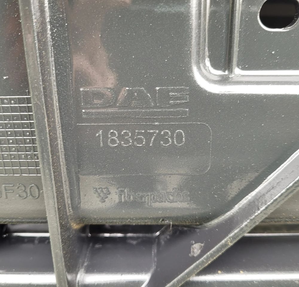 ATRAPA MASKA DAF XF 106 ORYGINAŁ 1835730 CHWALIM116 - Capota para Camión: foto 4 ATRAPA MASKA DAF XF 106 ORYGINAŁ 1835730 CHWALIM116 - Capota para Camión: foto 4