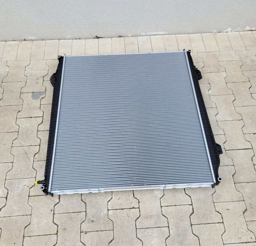 CHŁODNICA WODY MAN TGS E6 81.06101-6787 NOWY ORYGINAŁ - Radiador para Camión: foto 2 CHŁODNICA WODY MAN TGS E6 81.06101-6787 NOWY ORYGINAŁ - Radiador para Camión: foto 2