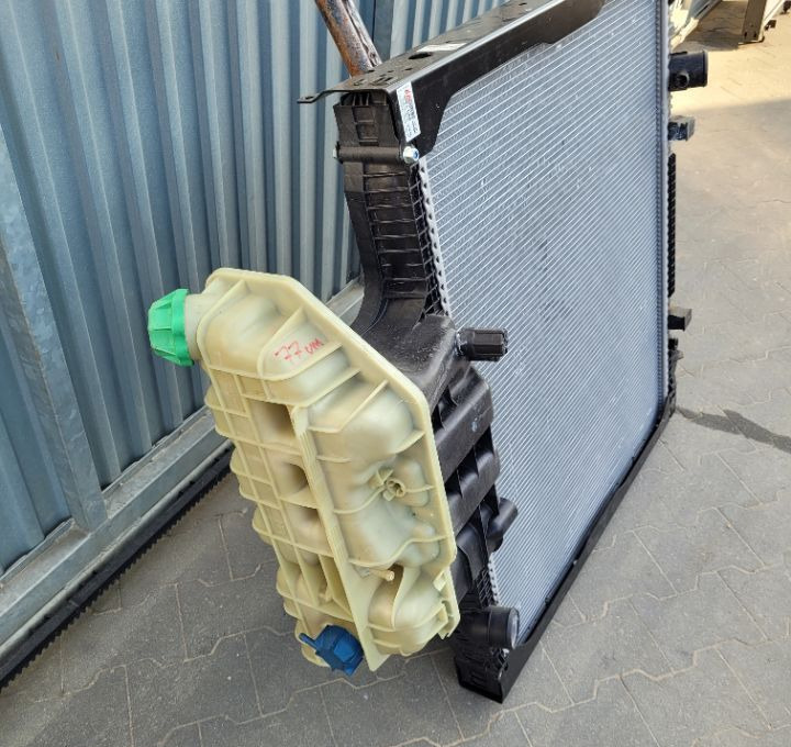 CHŁODNICA WODY MAN TGS TGA NOWA ORYGINAŁ 81.6100-6835 - Radiador para Camión: foto 2 CHŁODNICA WODY MAN TGS TGA NOWA ORYGINAŁ 81.6100-6835 - Radiador para Camión: foto 2