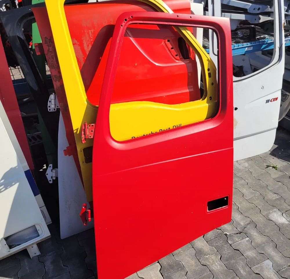 DRZWI LEWE VOLVO FH13 ORYGINAŁ - Puerta y piezas para Camión: foto 1 DRZWI LEWE VOLVO FH13 ORYGINAŁ - Puerta y piezas para Camión: foto 1
