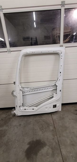 DRZWI MERCEDES ACTROS MP4 PRAWE MALA TAPICERKA - Puerta y piezas para Camión: foto 4 DRZWI MERCEDES ACTROS MP4 PRAWE MALA TAPICERKA - Puerta y piezas para Camión: foto 4