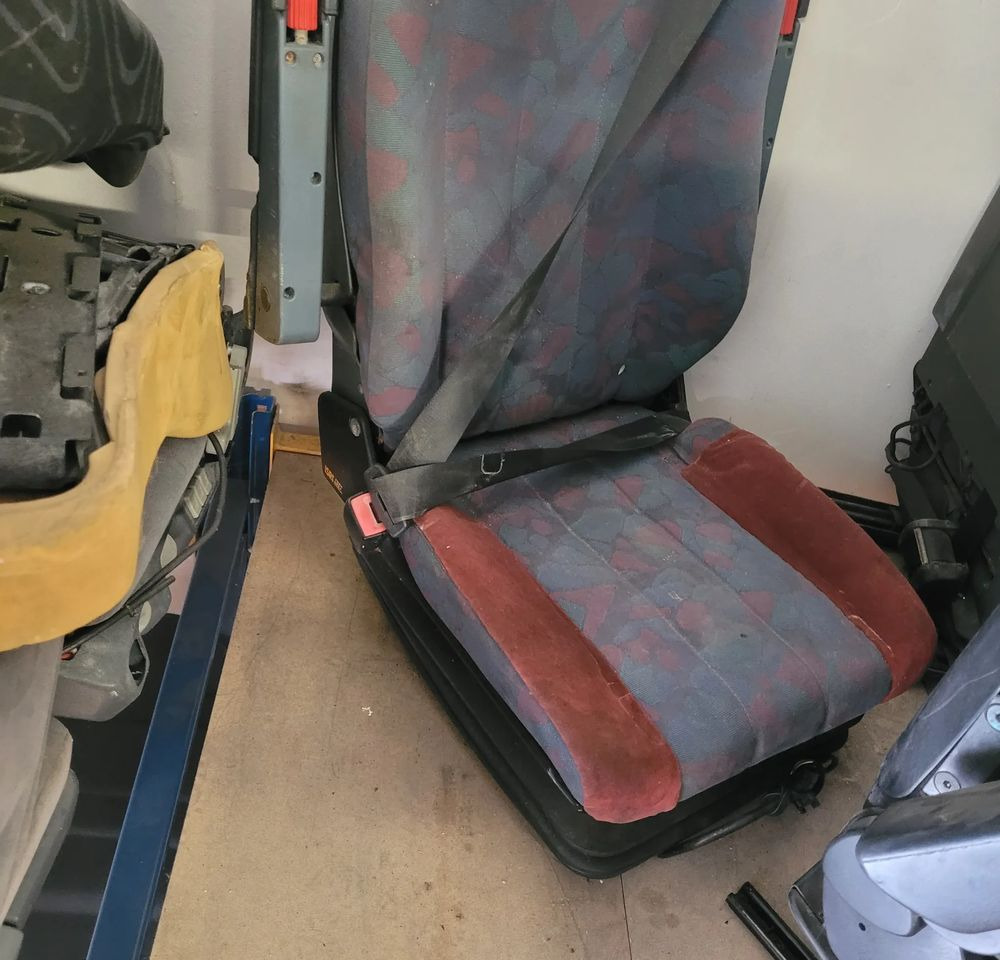 FOTEL KIEROWCY MERCEDES ATEGO CHWALIM116 - Asiento para Camión: foto 3 FOTEL KIEROWCY MERCEDES ATEGO CHWALIM116 - Asiento para Camión: foto 3