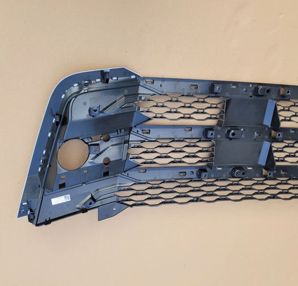 GRILL DAF XG XF NOWY MODEL ORYGINAŁ NOWY 2337609 - Parrilla para Camión: foto 3 GRILL DAF XG XF NOWY MODEL ORYGINAŁ NOWY 2337609 - Parrilla para Camión: foto 3