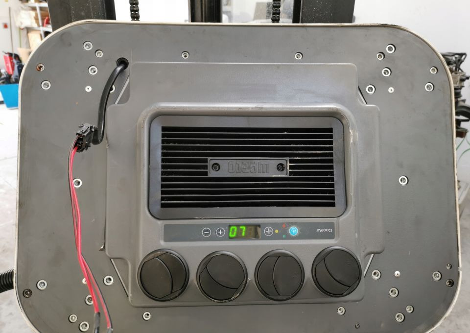 Klimatyzacja waeco sp950T sama góra - Pieza de aire acondicionado para Camión: foto 3 Klimatyzacja waeco sp950T sama góra - Pieza de aire acondicionado para Camión: foto 3