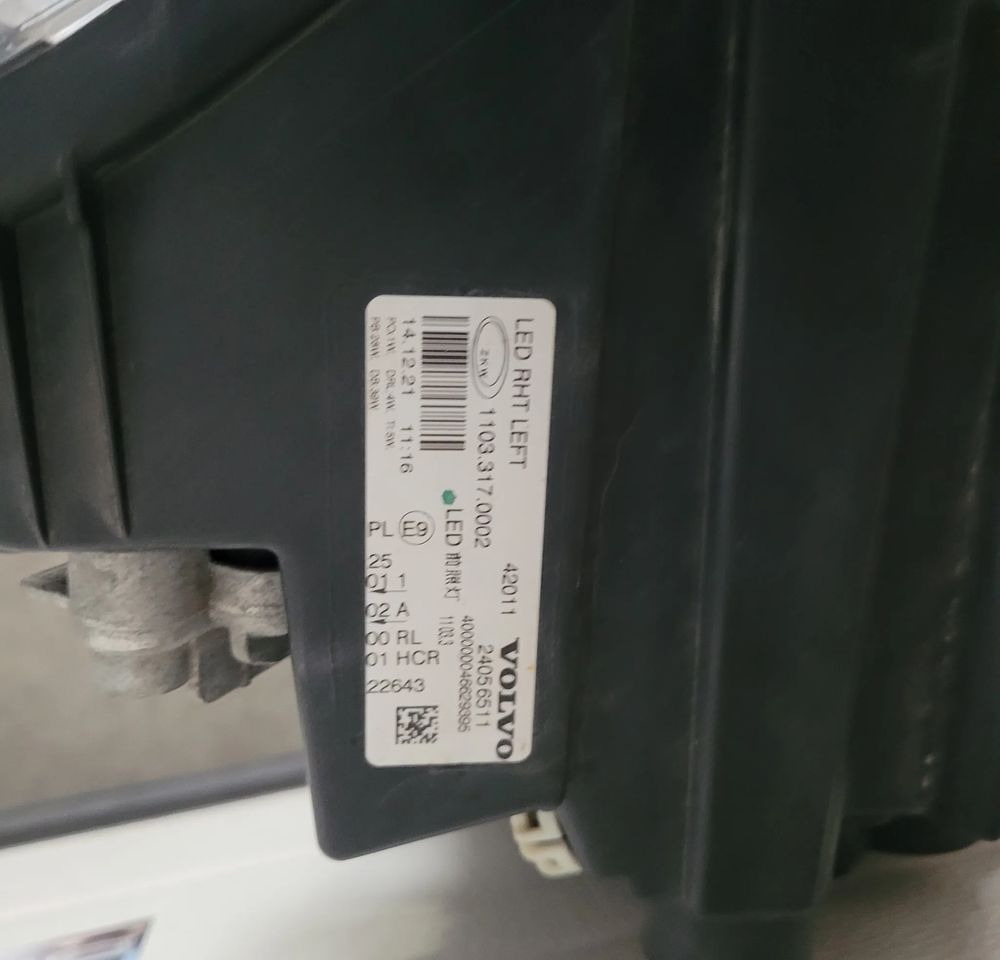 LAMPA LED LH VOLVO FH5 ORYGINAŁ 24056511 CHWALIM116 - Luz/ Iluminación para Camión: foto 4 LAMPA LED LH VOLVO FH5 ORYGINAŁ 24056511 CHWALIM116 - Luz/ Iluminación para Camión: foto 4