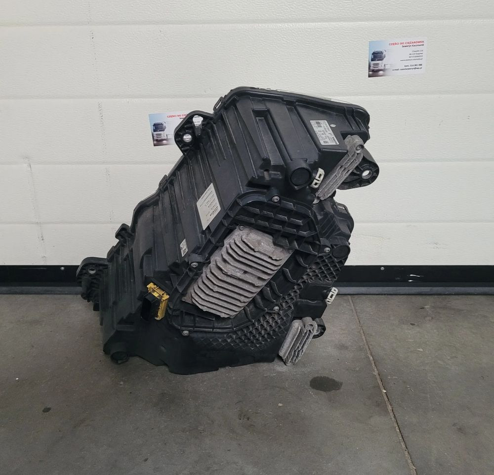 LAMPA LED RH. VOLVO FH5 23752678 ORYGINAŁ CHWALIM116 - Luz/ Iluminación para Camión: foto 2 LAMPA LED RH. VOLVO FH5 23752678 ORYGINAŁ CHWALIM116 - Luz/ Iluminación para Camión: foto 2