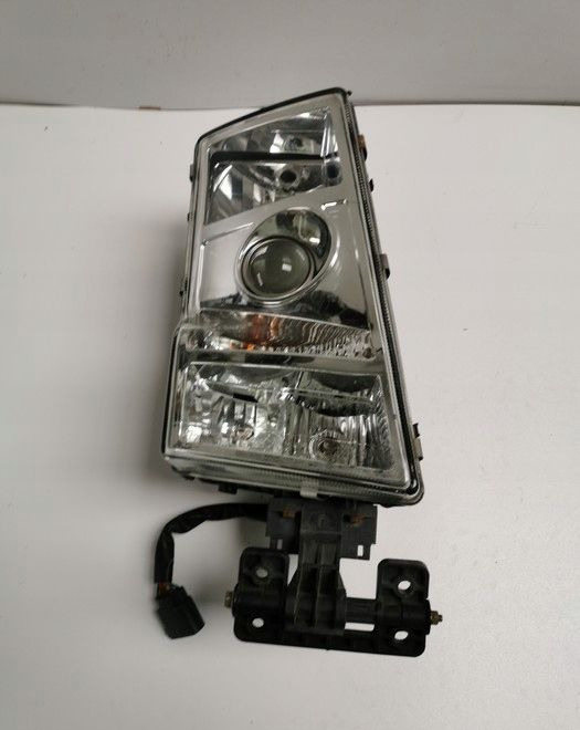 LAMPA VOLVO FH12 fh13 ORYGINAŁ PRAWA - Faro delantero para Camión: foto 1 LAMPA VOLVO FH12 fh13 ORYGINAŁ PRAWA - Faro delantero para Camión: foto 1