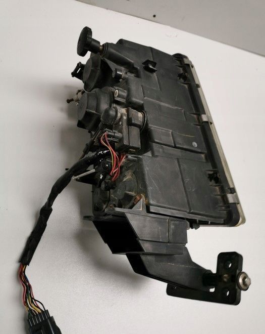 LAMPA VOLVO FH12 fh13 ORYGINAŁ PRAWA - Faro delantero para Camión: foto 3 LAMPA VOLVO FH12 fh13 ORYGINAŁ PRAWA - Faro delantero para Camión: foto 3