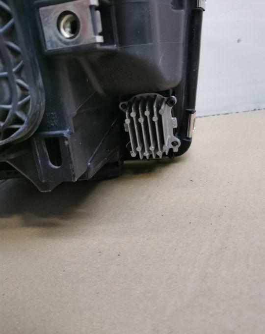 LAMPA XENON MAN TGX TGS RH.ORYGINAŁ LIFT MOCNY LED - Faro delantero para Camión: foto 4 LAMPA XENON MAN TGX TGS RH.ORYGINAŁ LIFT MOCNY LED - Faro delantero para Camión: foto 4