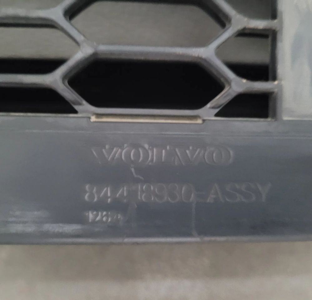 ZDERZAK VOLVO FMX 84418930 ORYGINAŁ CHWALIM116 - Parachoques para Camión: foto 5 ZDERZAK VOLVO FMX 84418930 ORYGINAŁ CHWALIM116 - Parachoques para Camión: foto 5