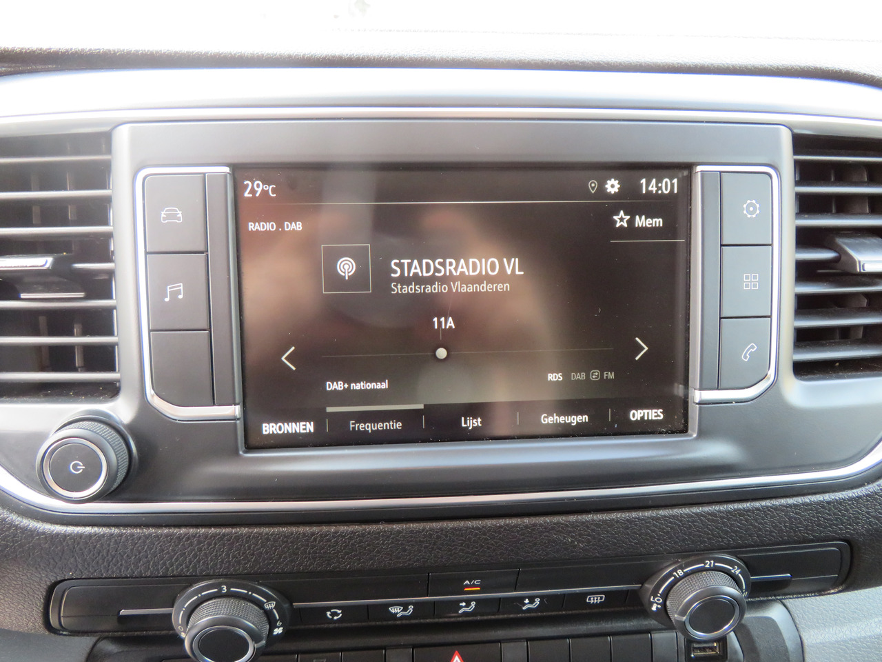 Furgoneta pequeña OPEL Vivaro Edition 2.0 Turbo - L2H1: foto 13 Furgoneta pequeña OPEL Vivaro Edition 2.0 Turbo - L2H1: foto 13