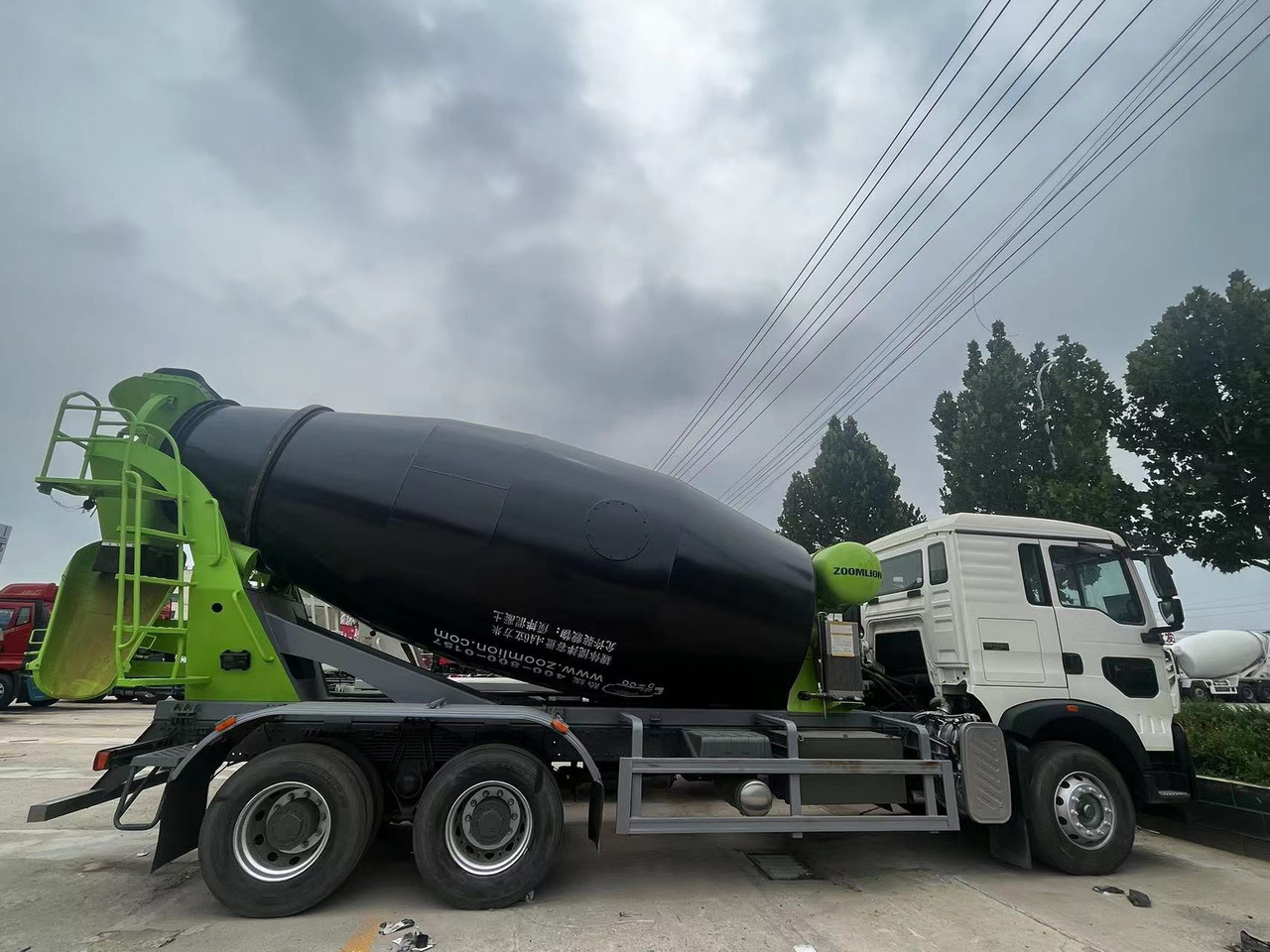 HOWO TX350 Cement Mixer Truck - Camión hormigonera: foto 1 HOWO TX350 Cement Mixer Truck - Camión hormigonera: foto 1