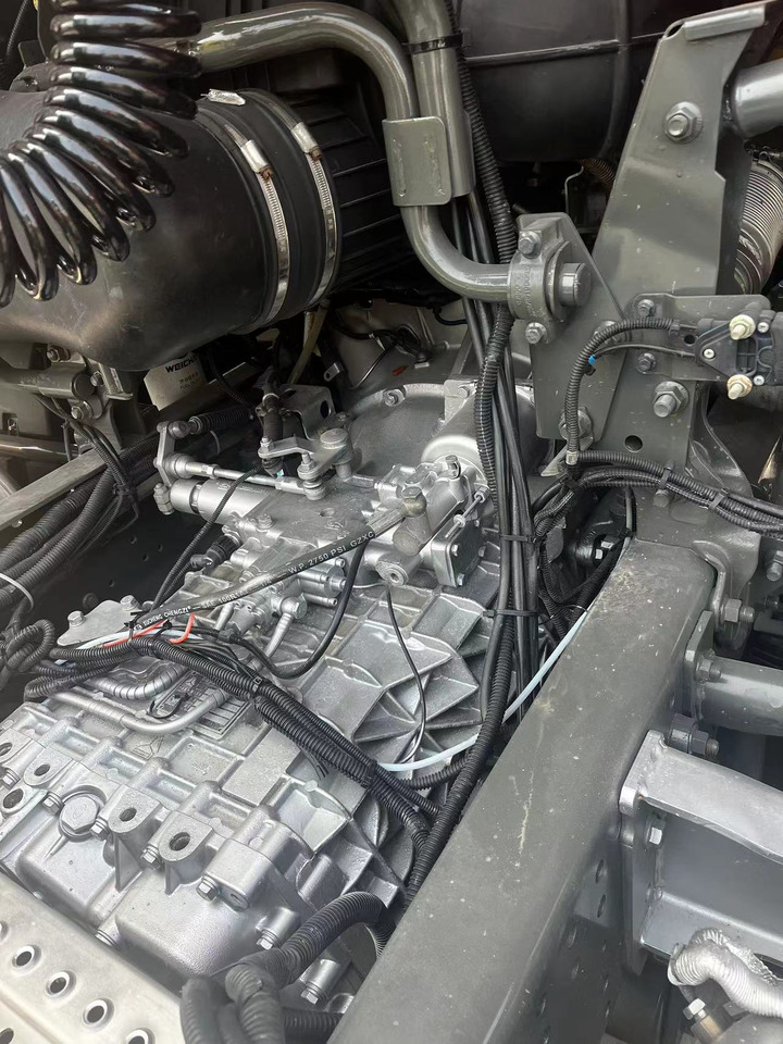 HOWO Truck Unit T7H 6*4 - Camión volquete: foto 5 HOWO Truck Unit T7H 6*4 - Camión volquete: foto 5