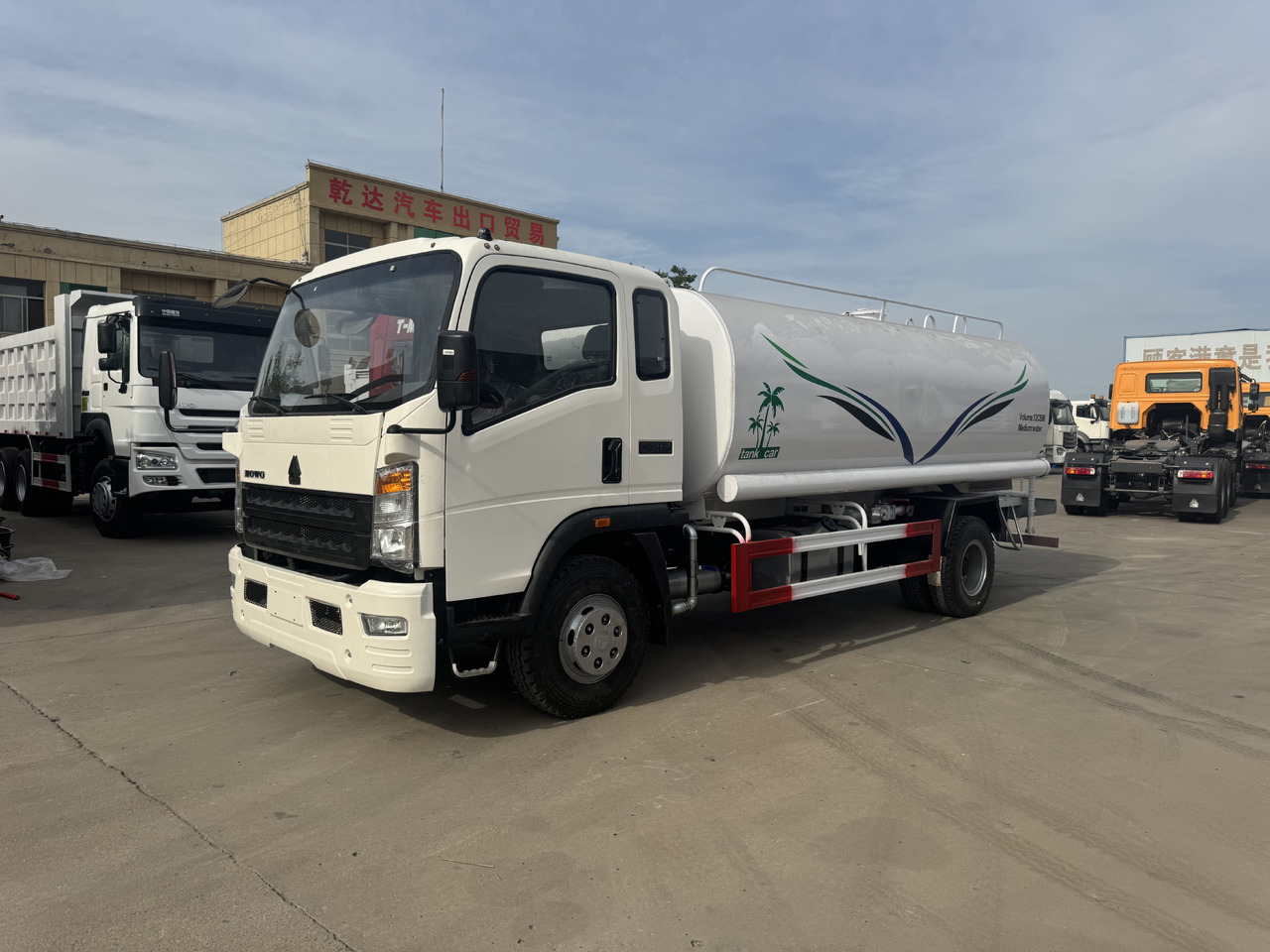 Howo Water Tanker Click for Discount - Bomba de agua: foto 1 Howo Water Tanker Click for Discount - Bomba de agua: foto 1