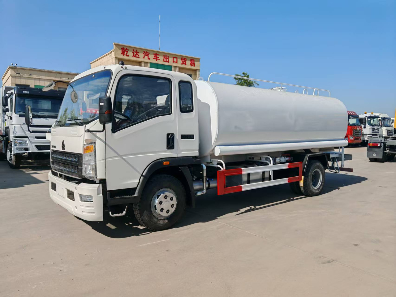 Howo Water Tanker Click for Discount - Bomba de agua: foto 5 Howo Water Tanker Click for Discount - Bomba de agua: foto 5