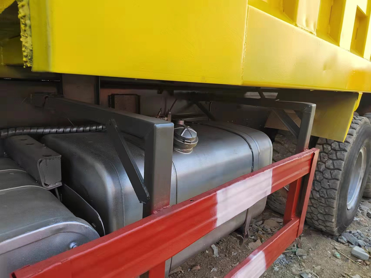 SINOTRUK HOWO 375 6X4 CLICK HERE FOR DIACOUNT - Camión volquete: foto 5 SINOTRUK HOWO 375 6X4 CLICK HERE FOR DIACOUNT - Camión volquete: foto 5