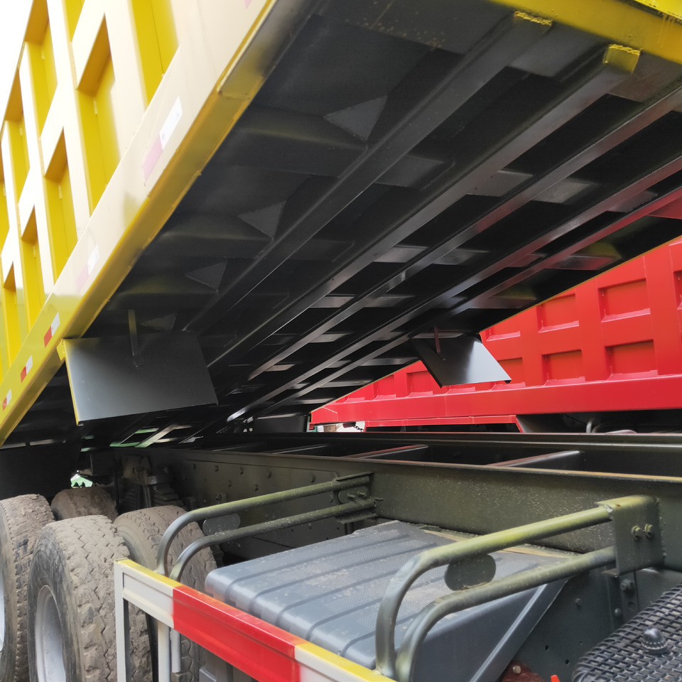 SINOTRUK HOWO 375 6X4 - Camión volquete: foto 5 SINOTRUK HOWO 375 6X4 - Camión volquete: foto 5