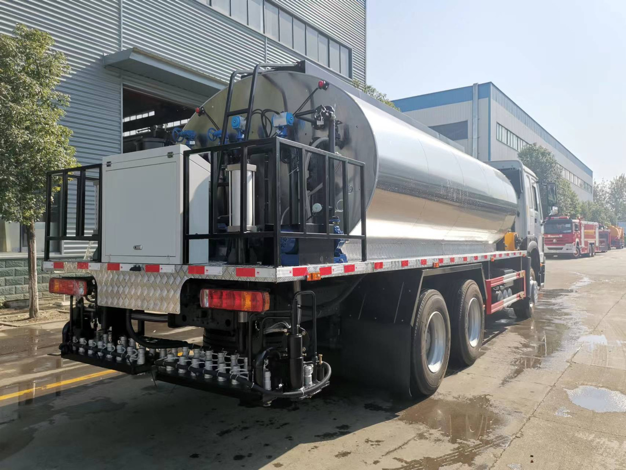 SINOTRUK HOWO CLICK HERE FOR DISCOUNT - Cisterna de riego asfáltico: foto 5 SINOTRUK HOWO CLICK HERE FOR DISCOUNT - Cisterna de riego asfáltico: foto 5